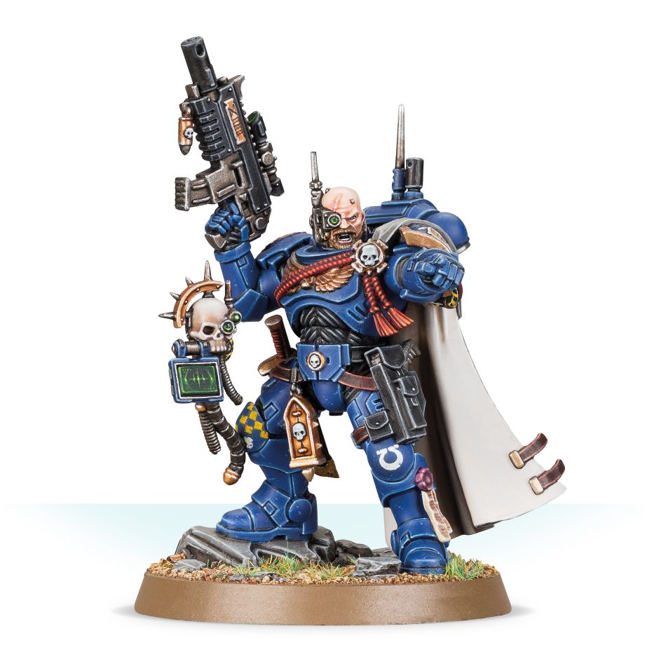 SPACE MARINES CAPTAIN IN PHOBOS ARMOUR